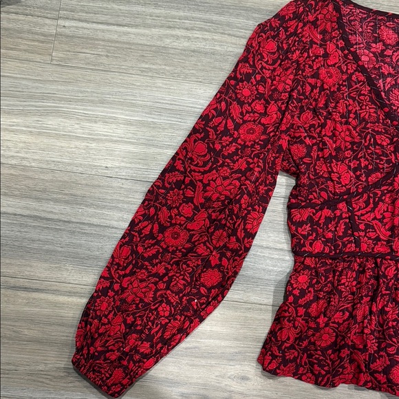 Floral Red Top - Picture 4 of 6